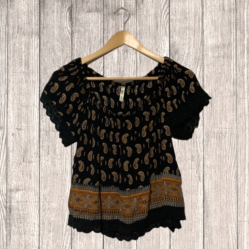 NWOT- Live 4 Truth Crop Top- Size Medium
